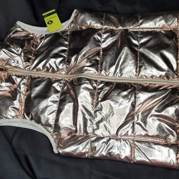 Vest - Picture 3 of 9